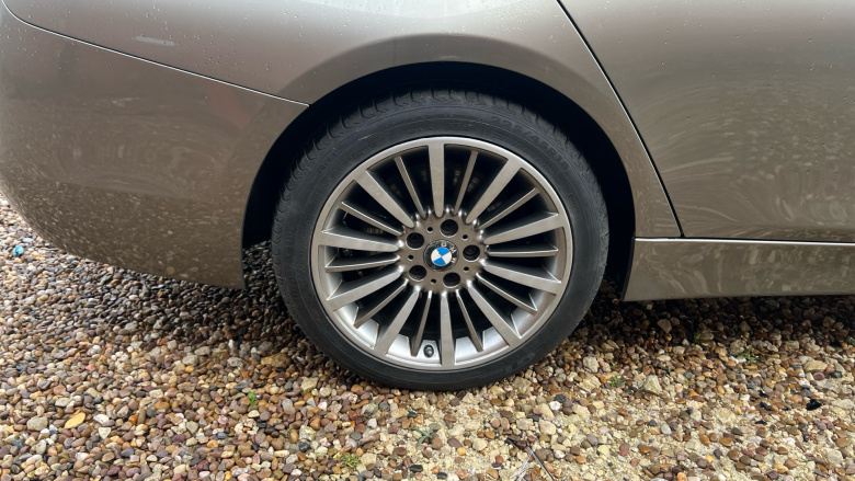 BMW 3 Series 330d xDrive Luxury 4dr Step Auto Diesel Saloon